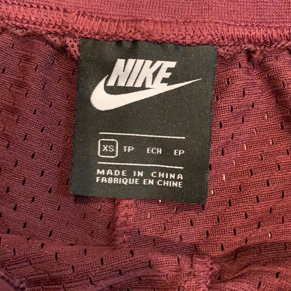 Nike Heritage Mesh Shorts - Picture 2 of 4